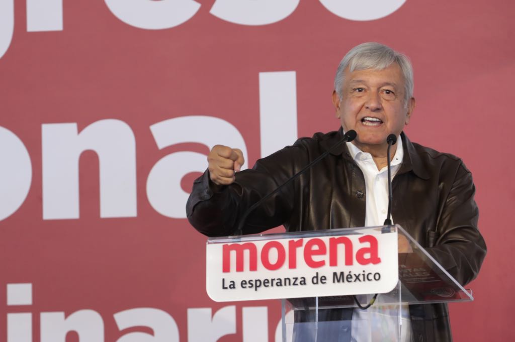 AMLO pide a Morena no "encaramarse en el poder" ni permitir "lacras de la política"