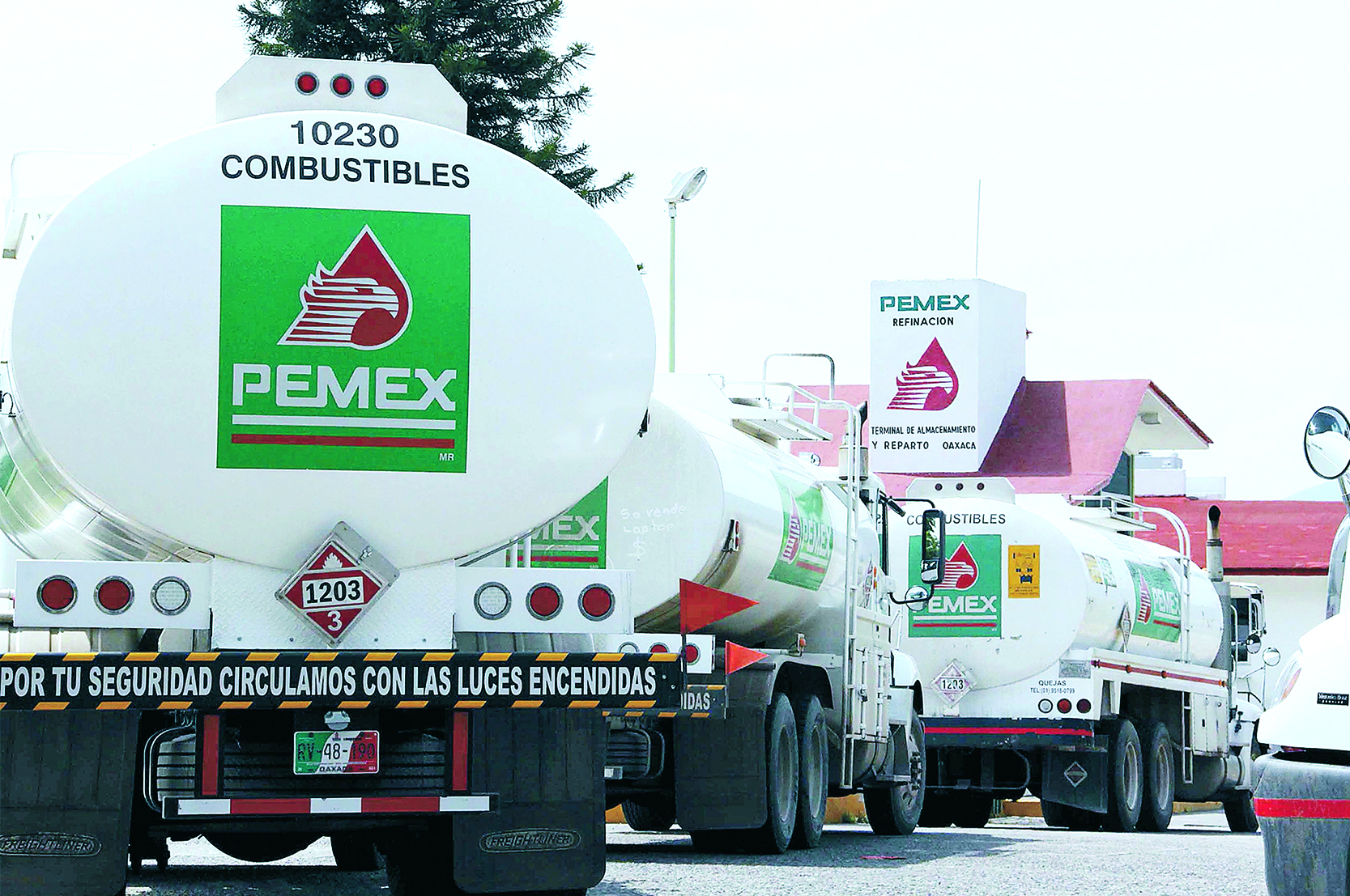 Pemex niega cuotas extras y contratos condicionados 