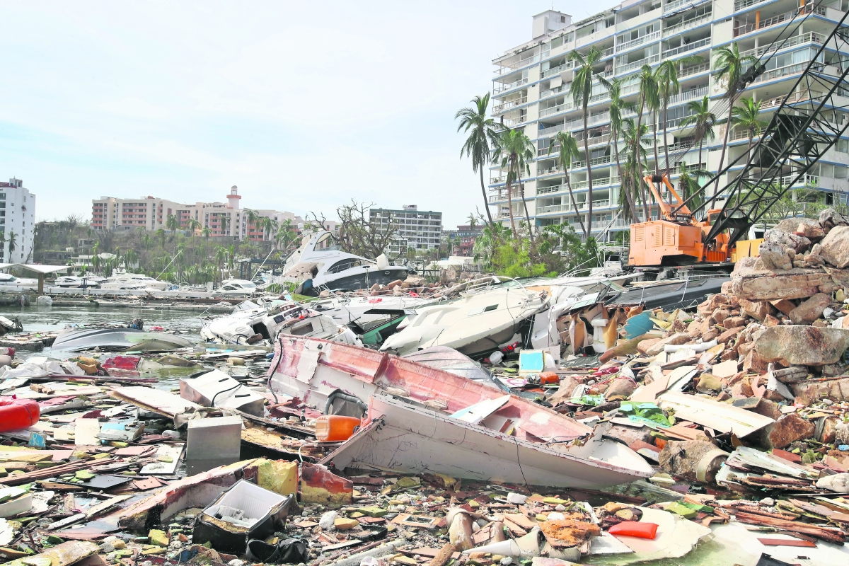 Crónica: "Están sacando muchos muertos”, dice sobreviviente del huracán "Otis" en Acapulco