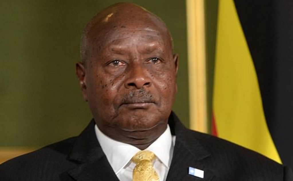 Presidente de Uganda quiere prohibir el sexo oral; "la boca es para comer", dice
