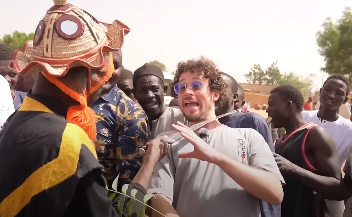 VIDEO: Luisito Comunica vive momento de terror en barrio de Nigeria; "vi mi vida pasar"