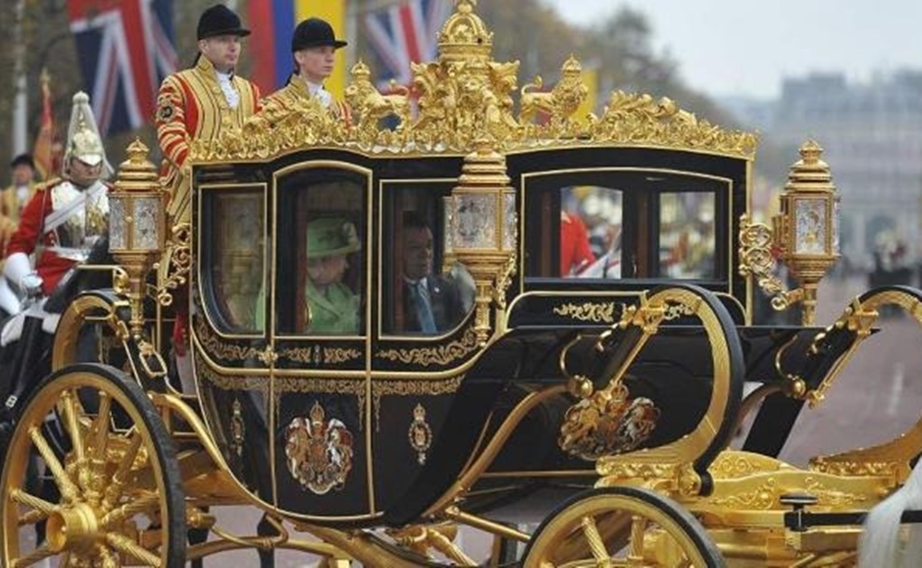 Reina Isabel II: el día que recibió a un presidente… sin pantalones