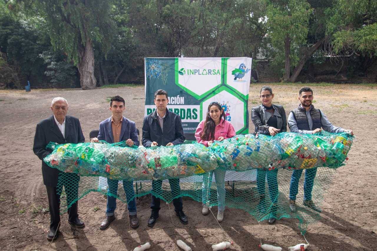 Las biobardas, las trampas hechas con PET para capturar la basura en el río San Juan