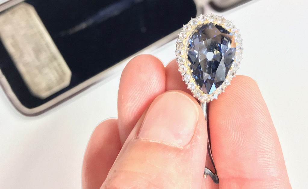 Subastan histórico diamante azul por 6.7 mmd