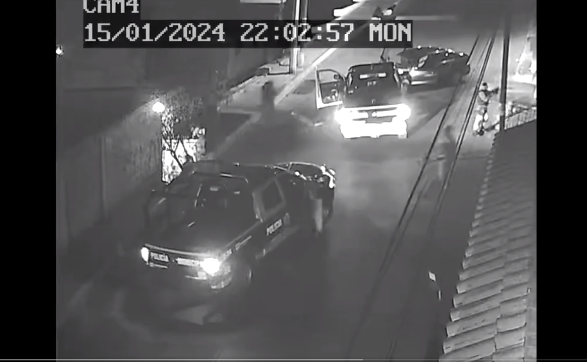 Frustran robo de automóvil en Naucalpan; motociclista da aviso aunque ladrones logran huir