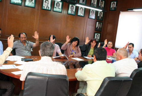 Comisión de la Familia en cabildo de Tequis