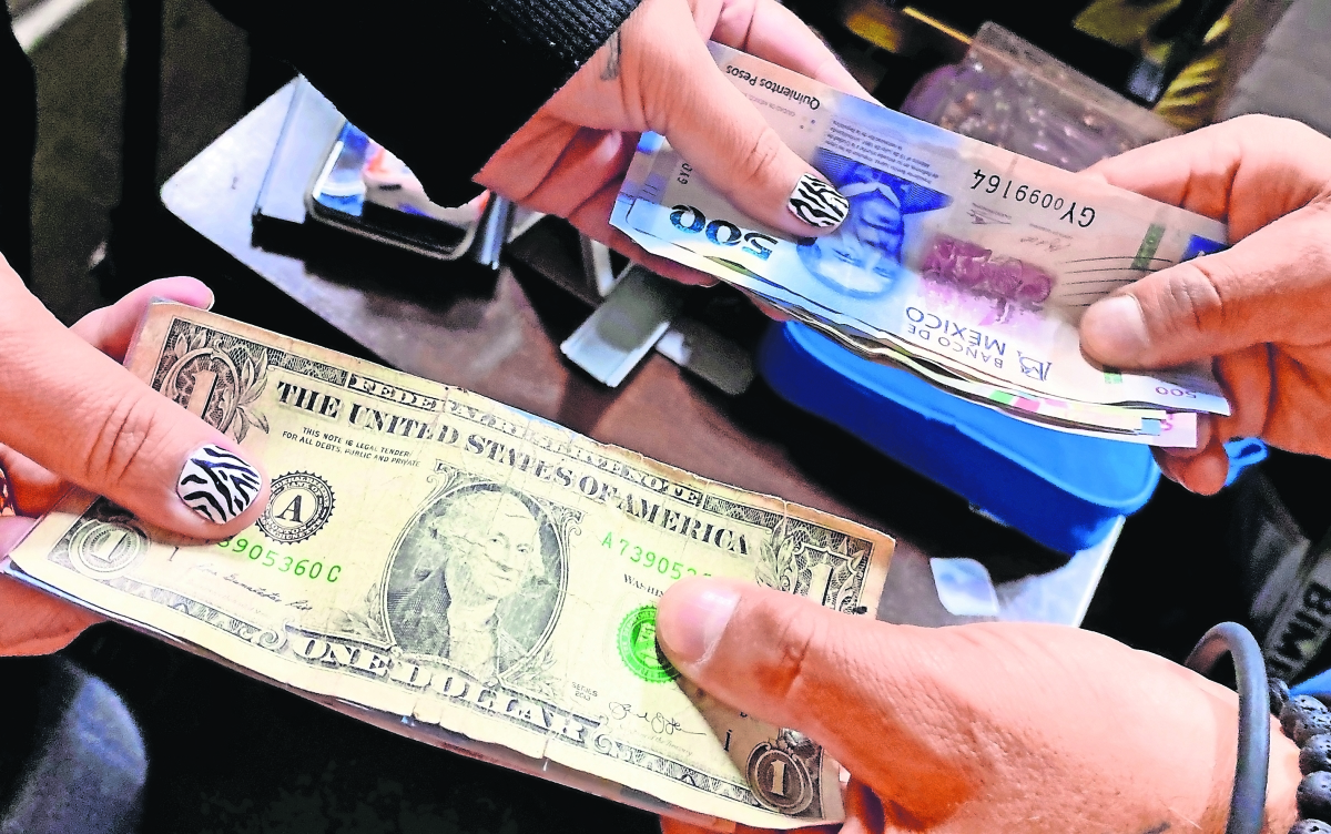 ¿Por qué el superpeso sigue fortaleciéndose frente al dólar? Aquí los detalles