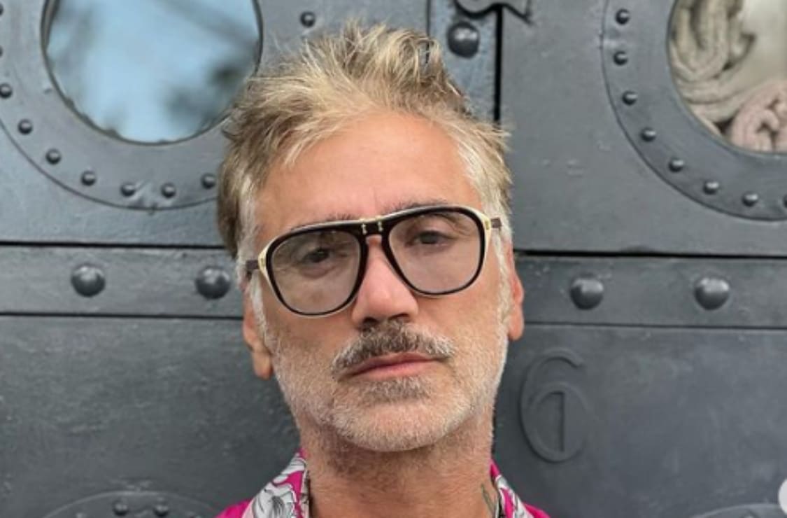 Alejandro Fernández recibe críticas por lucir outfit de distintas marcas, "No le queda"