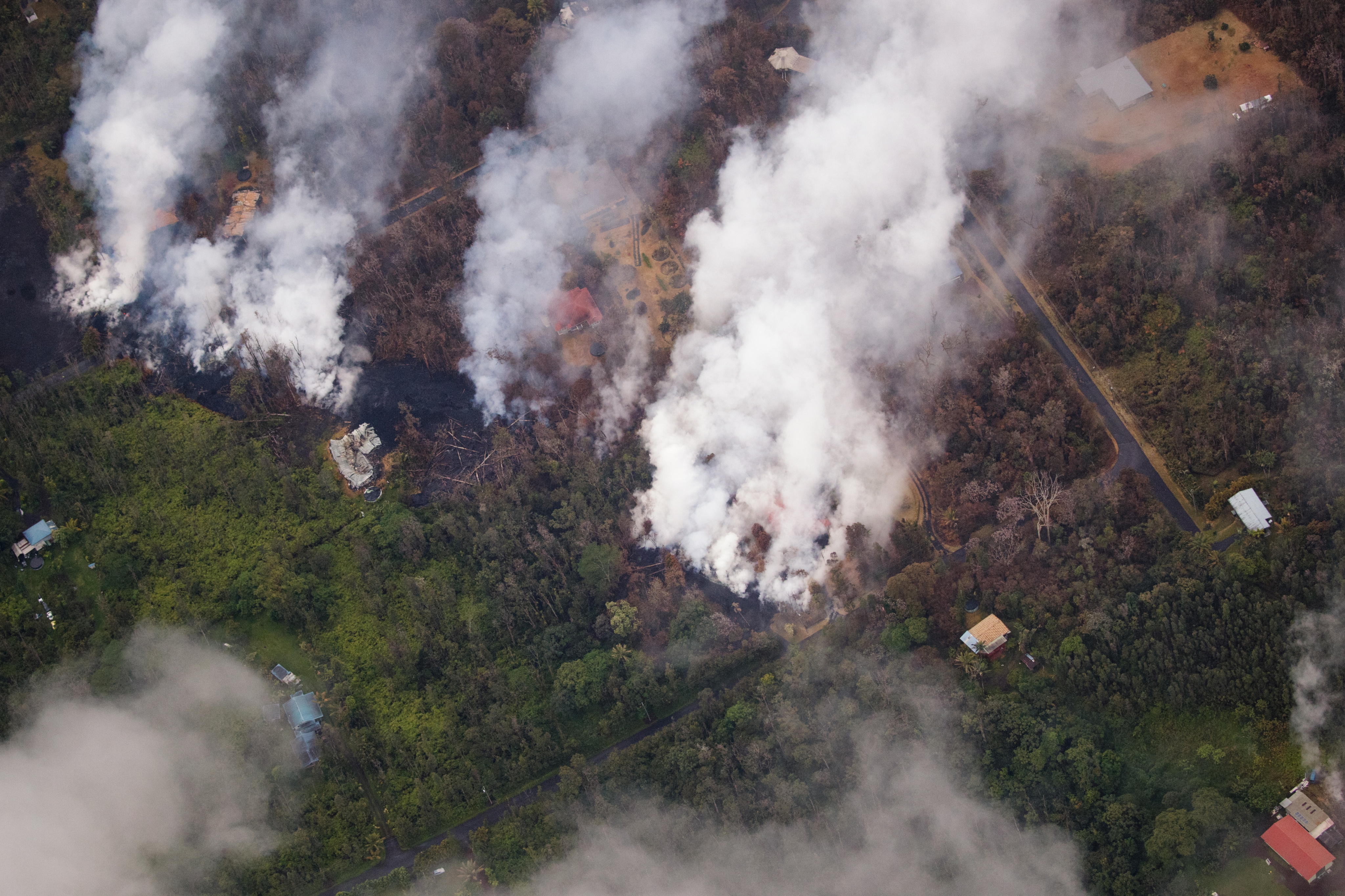 Adiverten que volcán de Hawai podría comenzar a arrojar rocas y cenizas