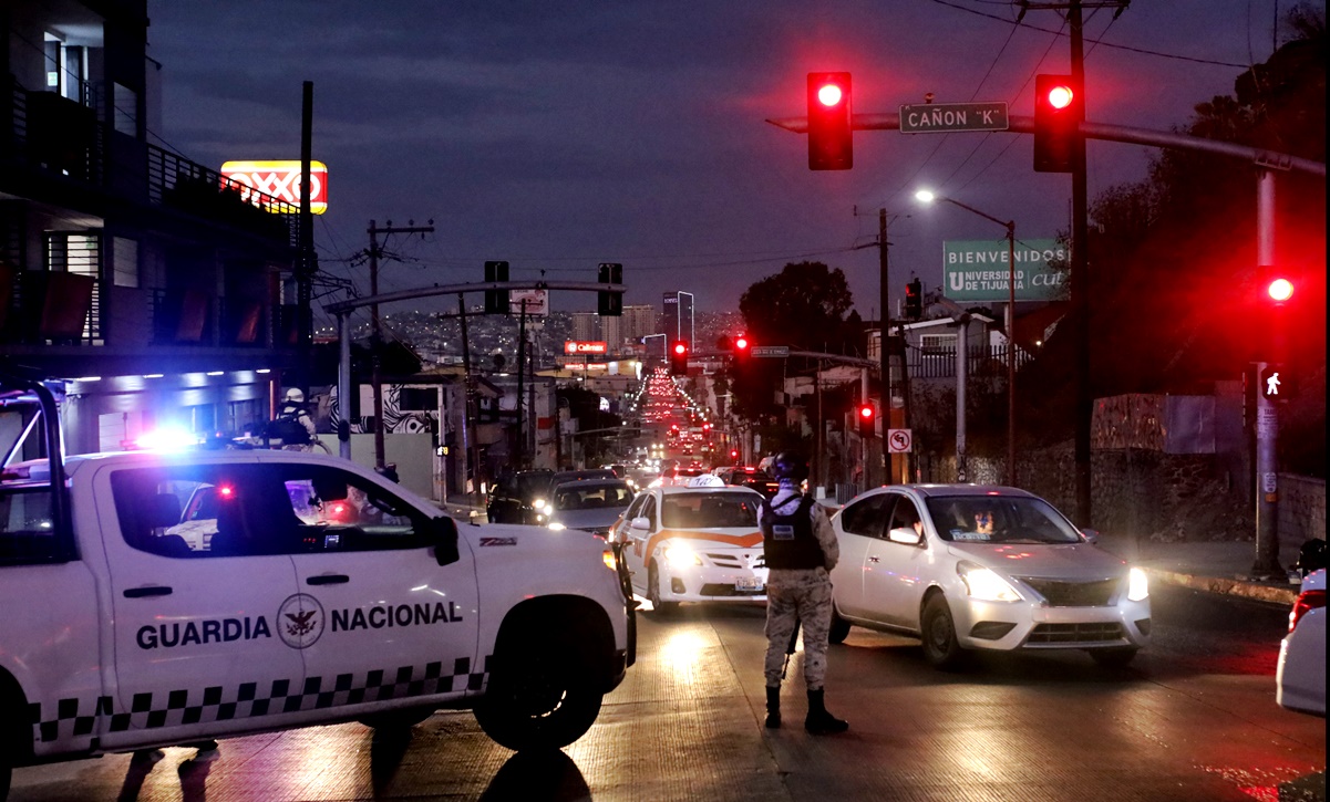 En la iniciativa para que la GN pase al Ejército, AMLO culpa a Calderón por la violencia