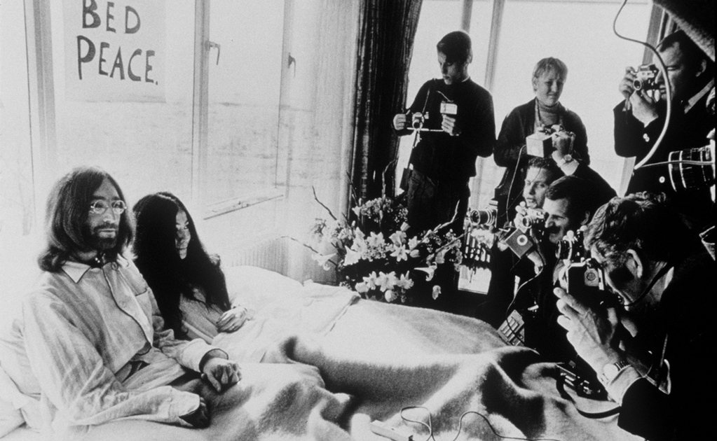 A 50 años de la manifestación en la cama de John Lennon y Yoko Ono
