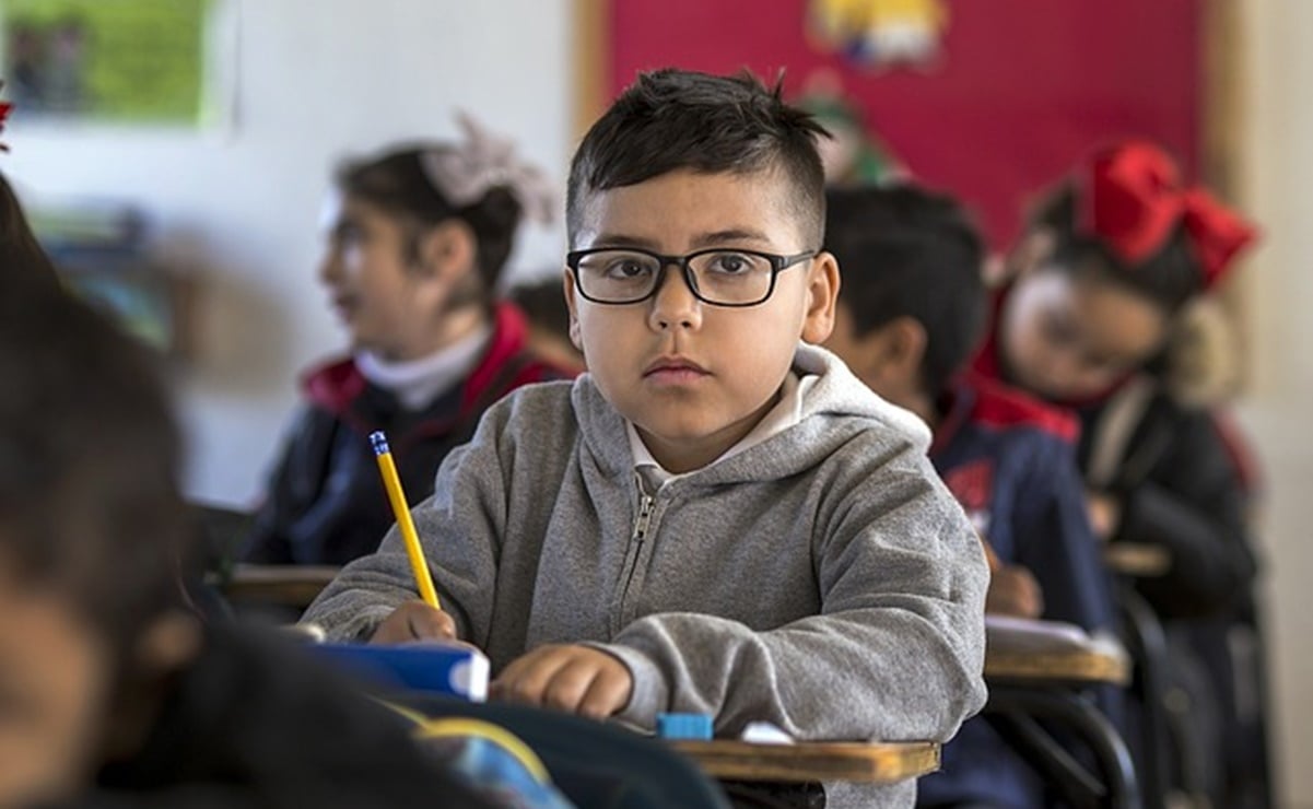 Va PAN porque Estado proporcione útiles, uniformes y zapatos a estudiantes de nivel básico