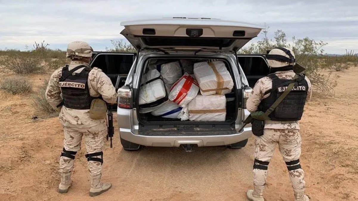 Por aire y tierra cazan avioneta con media tonelada de cocaína, metanfetaminas y más drogas en Sonora