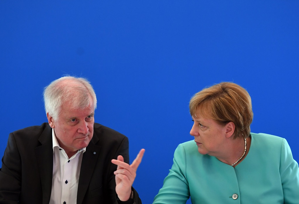Baviera critica políticas de Merkel hacia refugiados