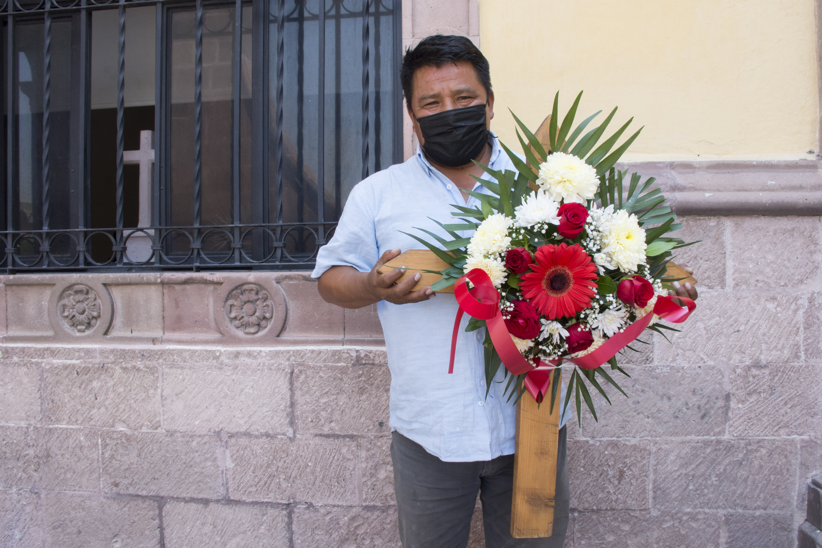 Día de la Santa Cruz. Llegan para agradecer un año de empleo