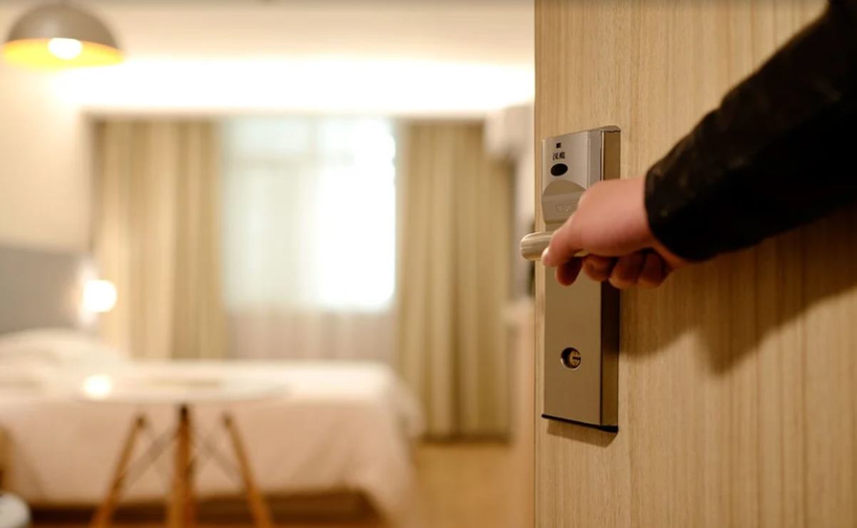 Empresarios turcos denuncian atraco millonario en habitación de hotel, en el centro de CDMX