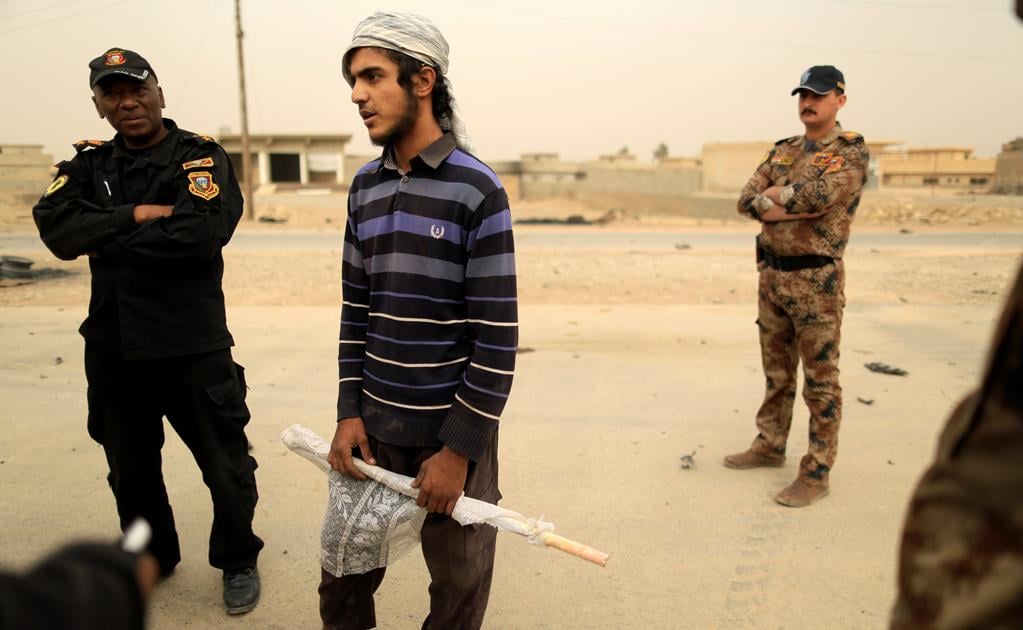 Vecinos armados se enfrentan al Estado Islámico en Mosul 
