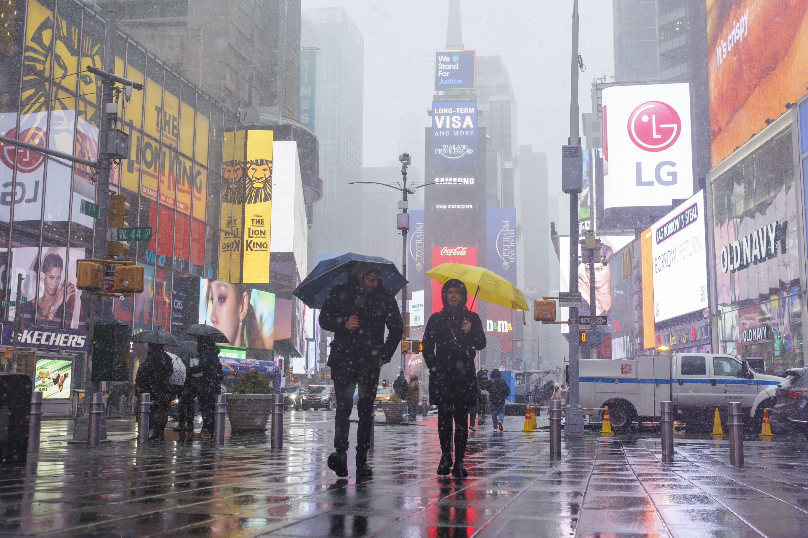 Tormenta invernal 'Lorraine' paraliza el noreste de Estados Unidos: Más de mil vuelos cancelados