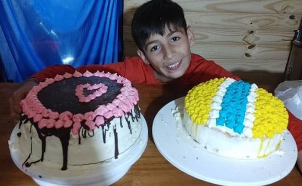 Niño en Argentina sobrevive a graves quemaduras; ahora vende pasteles para pagar su cirugía