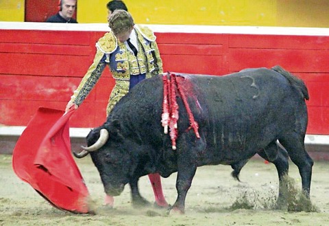 ‘El Payo’ corta tres orejas en Puebla