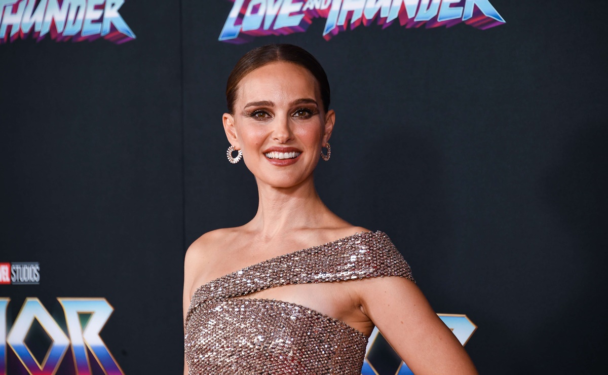 Natalie Portman luce minivestido de lentejuelas en estreno de ‘Thor: Love and Thunder’ 