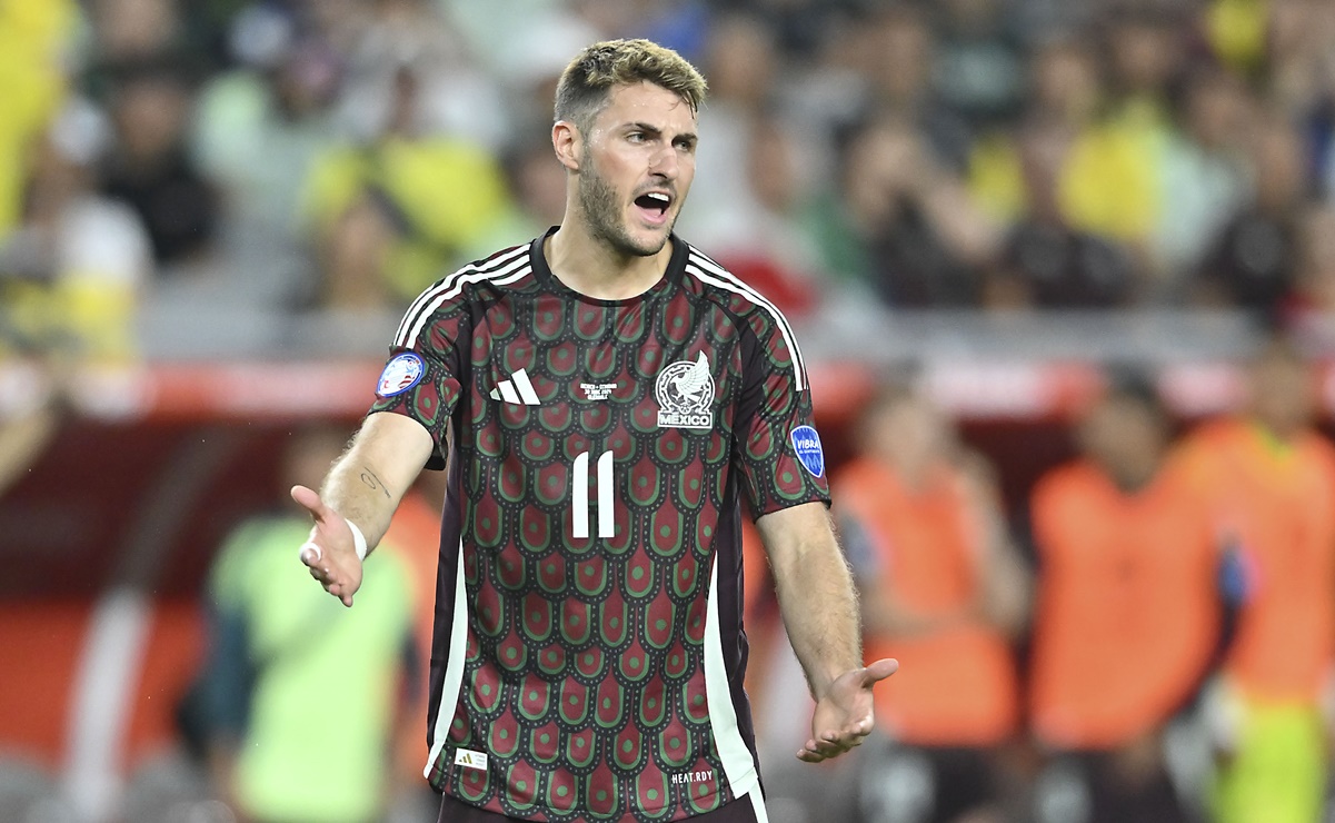 Santiago Giménez manda emotivo mensaje tras la eliminación de México en la Copa América