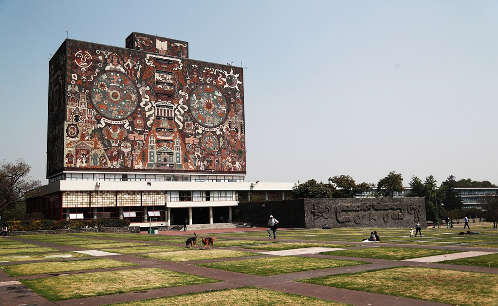 Biblioteca Central de la UNAM recibe premio en su aniversario