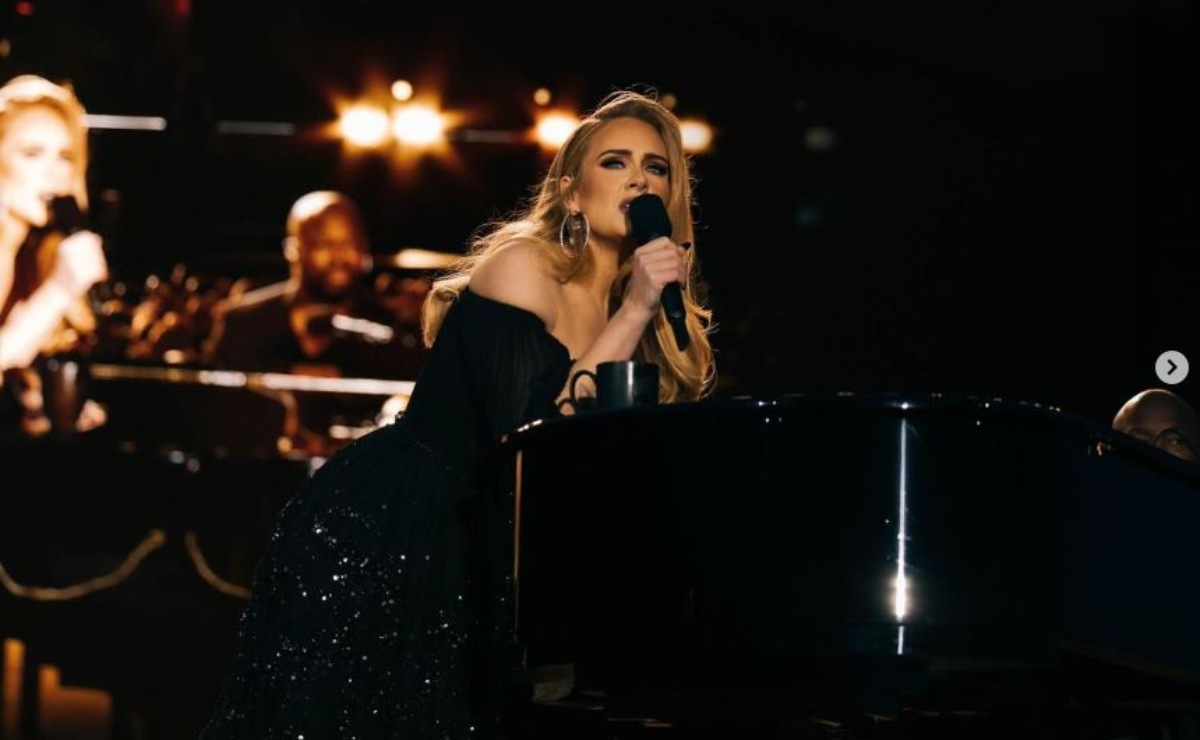 Adele junta a su exesposo y a su novio Rich Paul en concierto