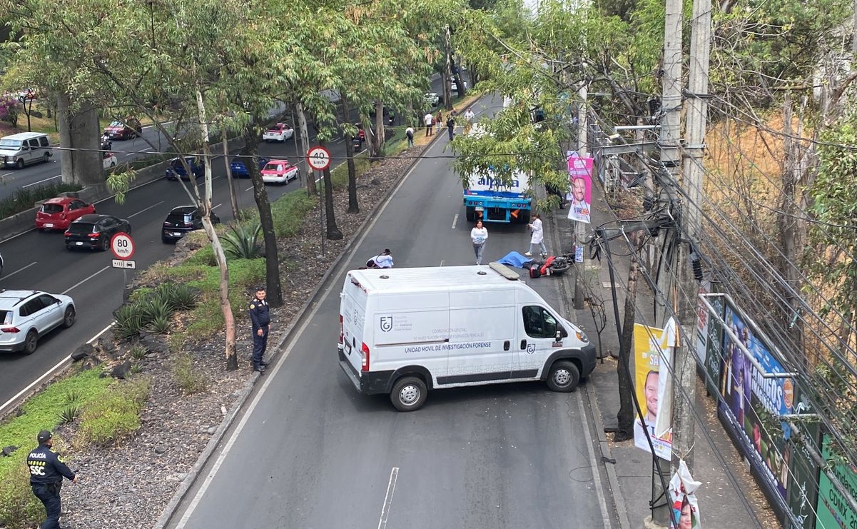 Motociclista muere al impactarse contra un camión en Periférico Sur