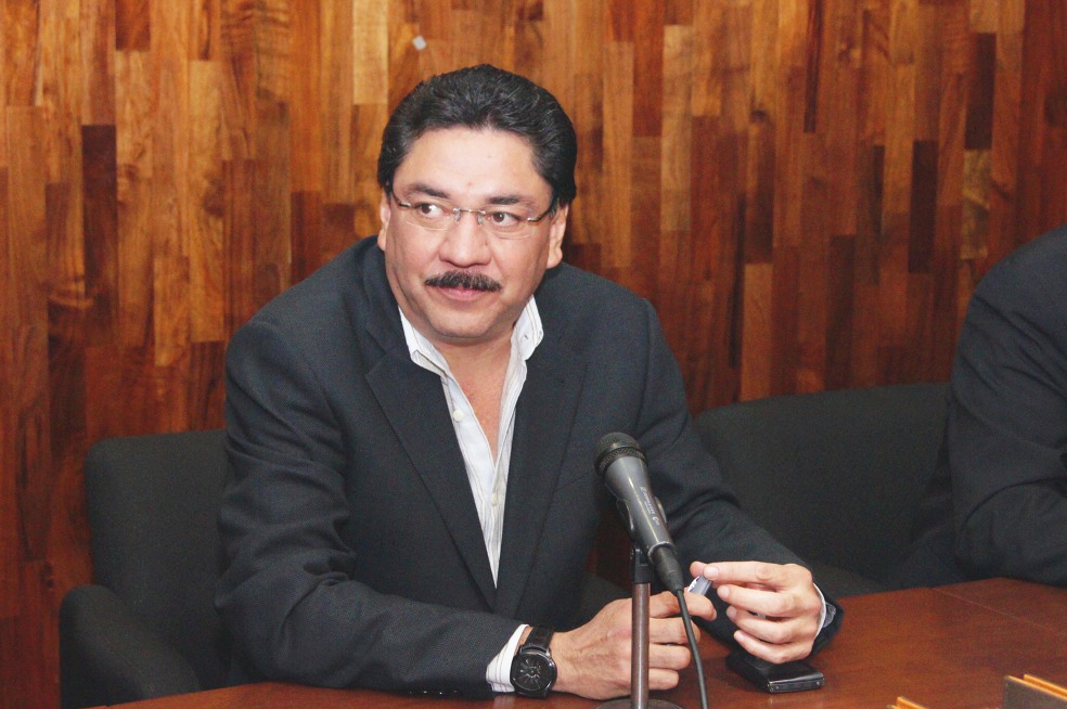 Ex gobernador Ulises Ruiz buscará presidencia del PRI