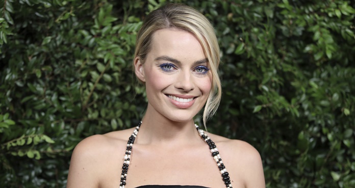 Margot Robbie arrasa con look dorado de Harley Quinn