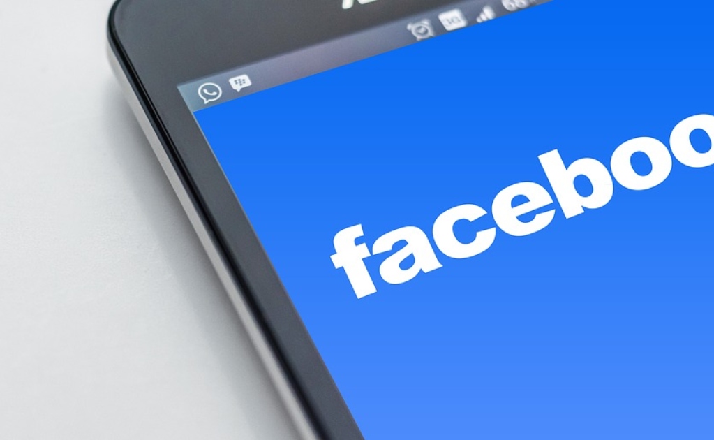 Facebook prohíbe palabra tortillera, luego corrige 