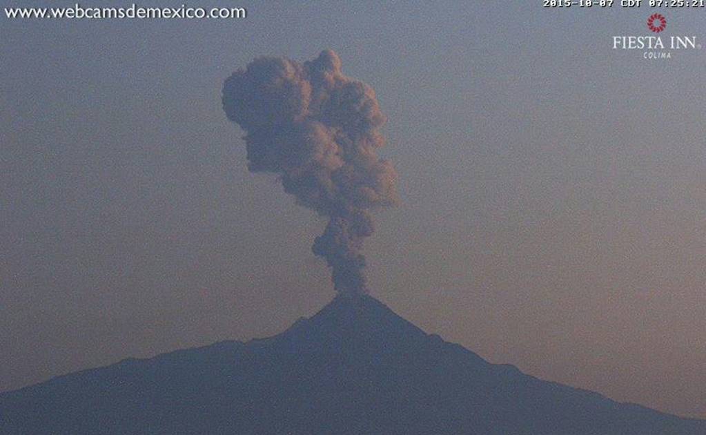 Volcán de Colima emite exhalación de 2 km