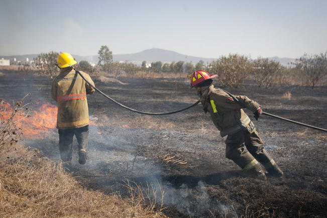 Buscarán fondos municipales para bomberos