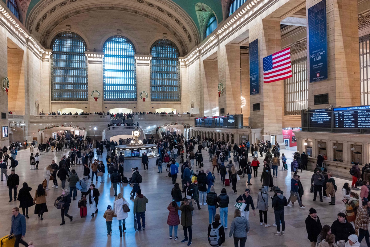 Pesadilla navideña: Apuñalan a dos turistas adolescentes en NY, mientras comían con sus padres