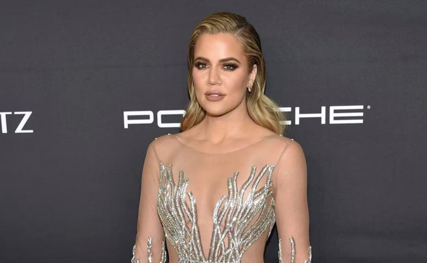 Khloé Kardashian se arriesga a una hipotermia con su bikini más diminuto en la nieve