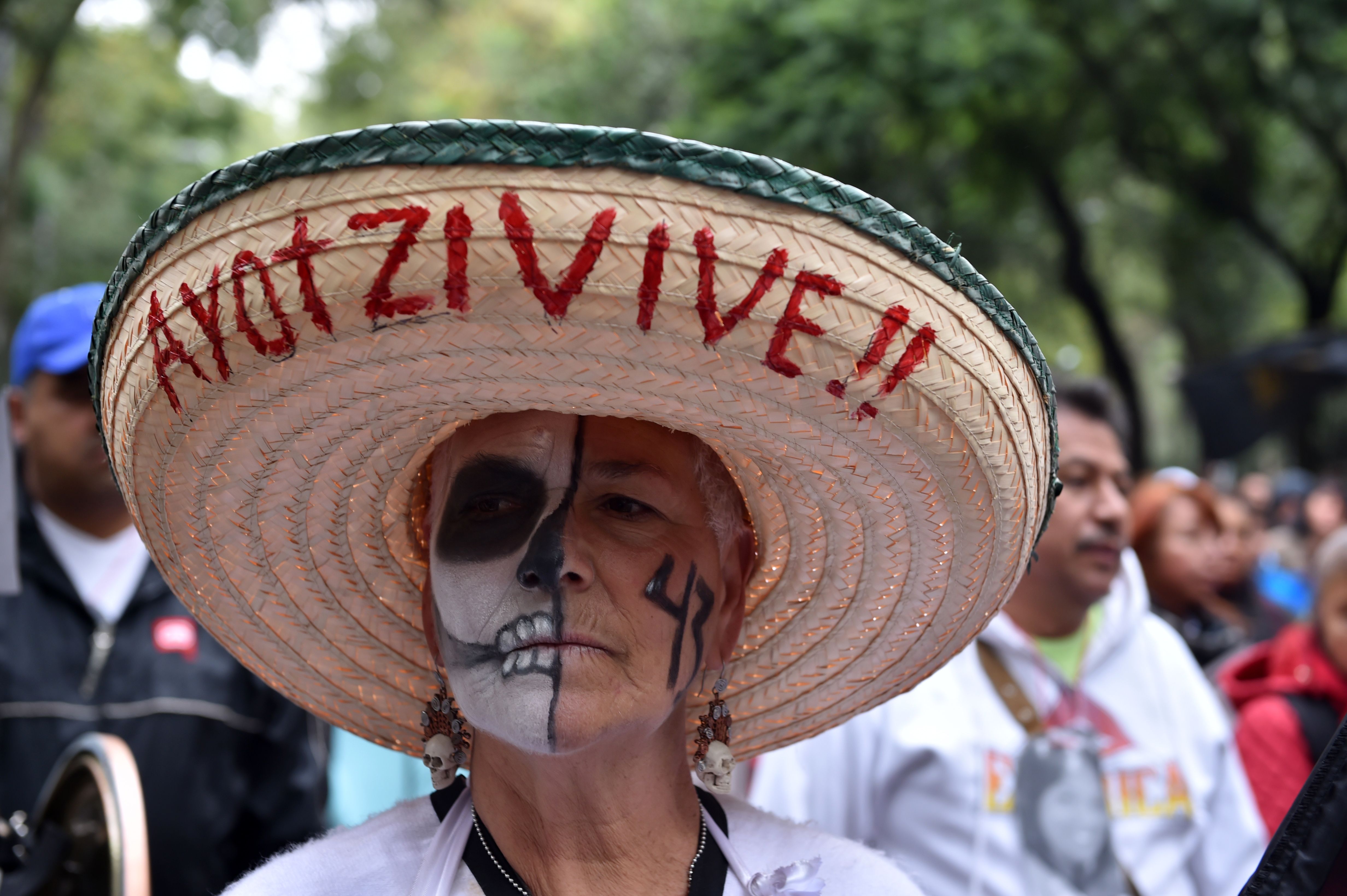 Julia, la mujer de 65 años que es "profesional" en protestas de México