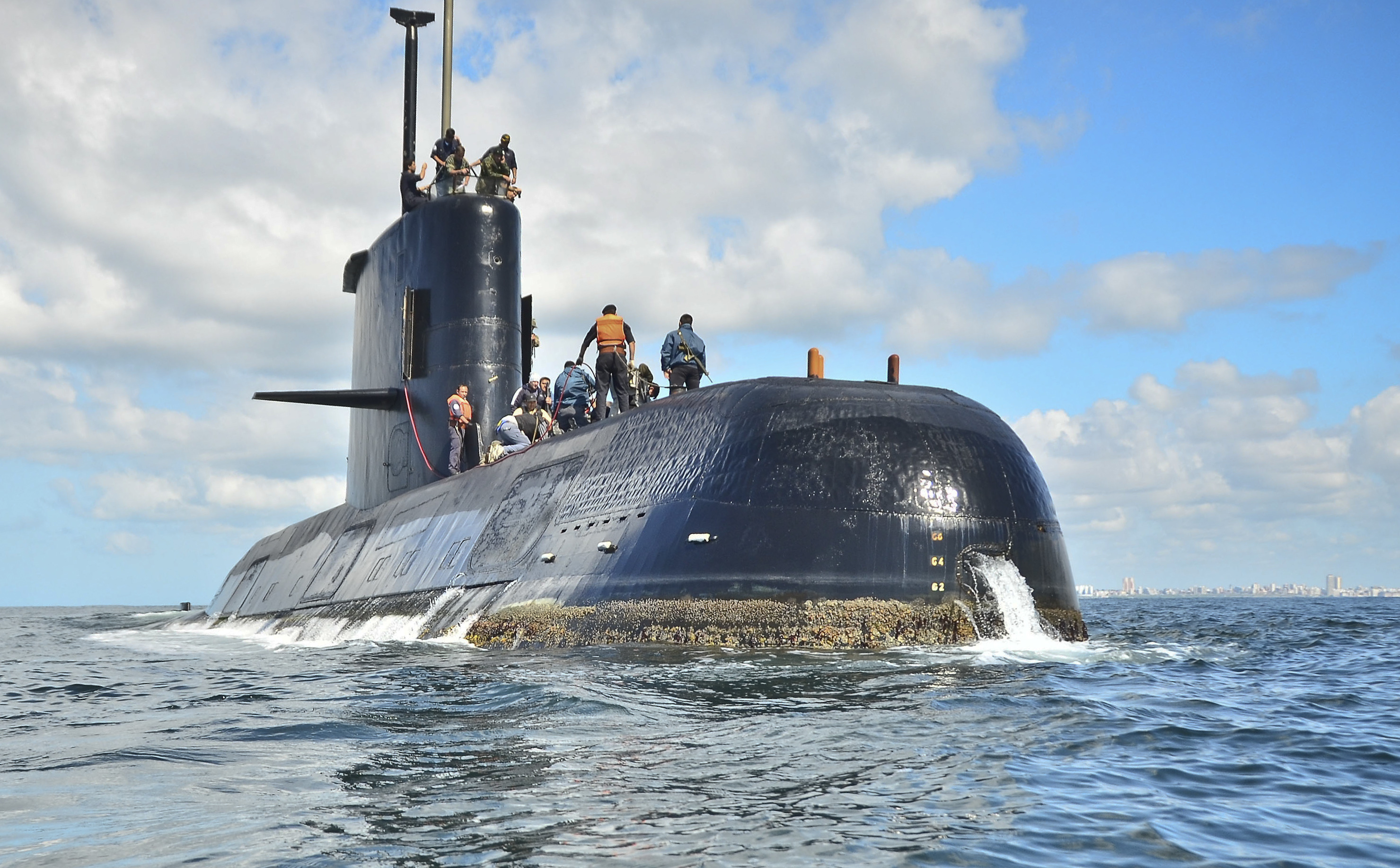 Argentina despide a jefe de Armada tras desaparición de submarino