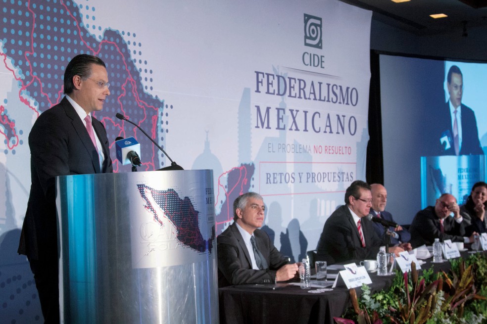 Hace falta un federalismo efectivo en México: expertos 