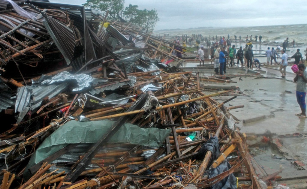 Al menos 21 muertos por ciclón "Roanu" en Bangladesh