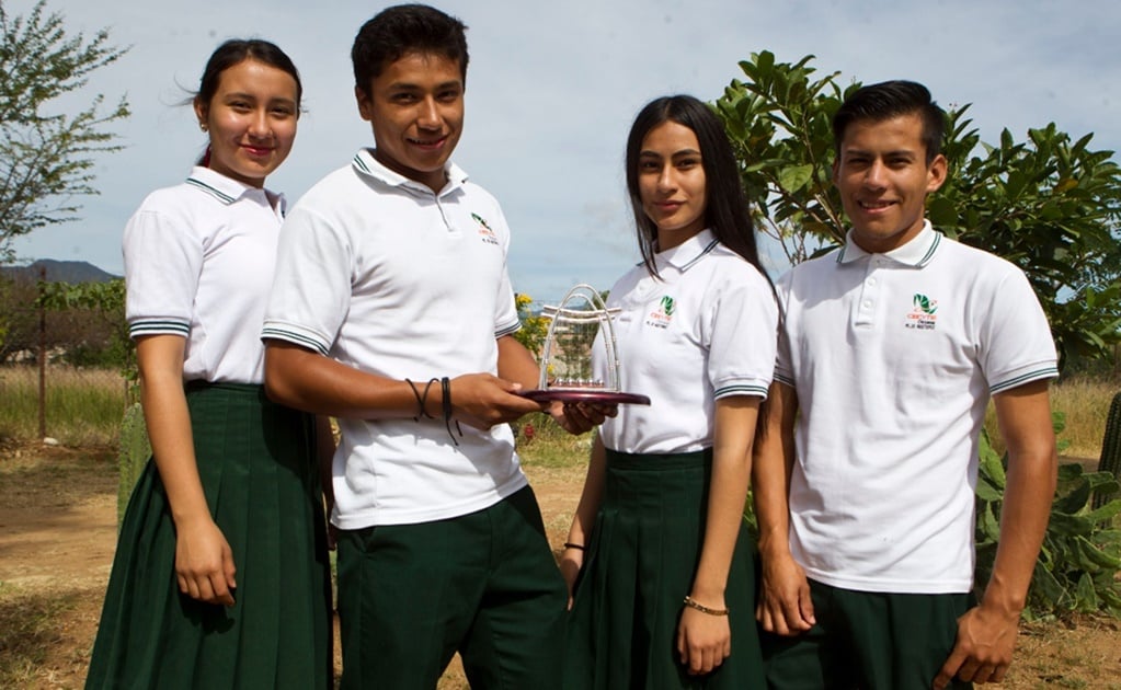 Se suman 106 bachilleratos de Oaxaca al uso de uniforme neutro