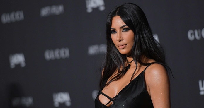 Kim Kardashian 'enciende' Instagram con bodysuit traslúcido