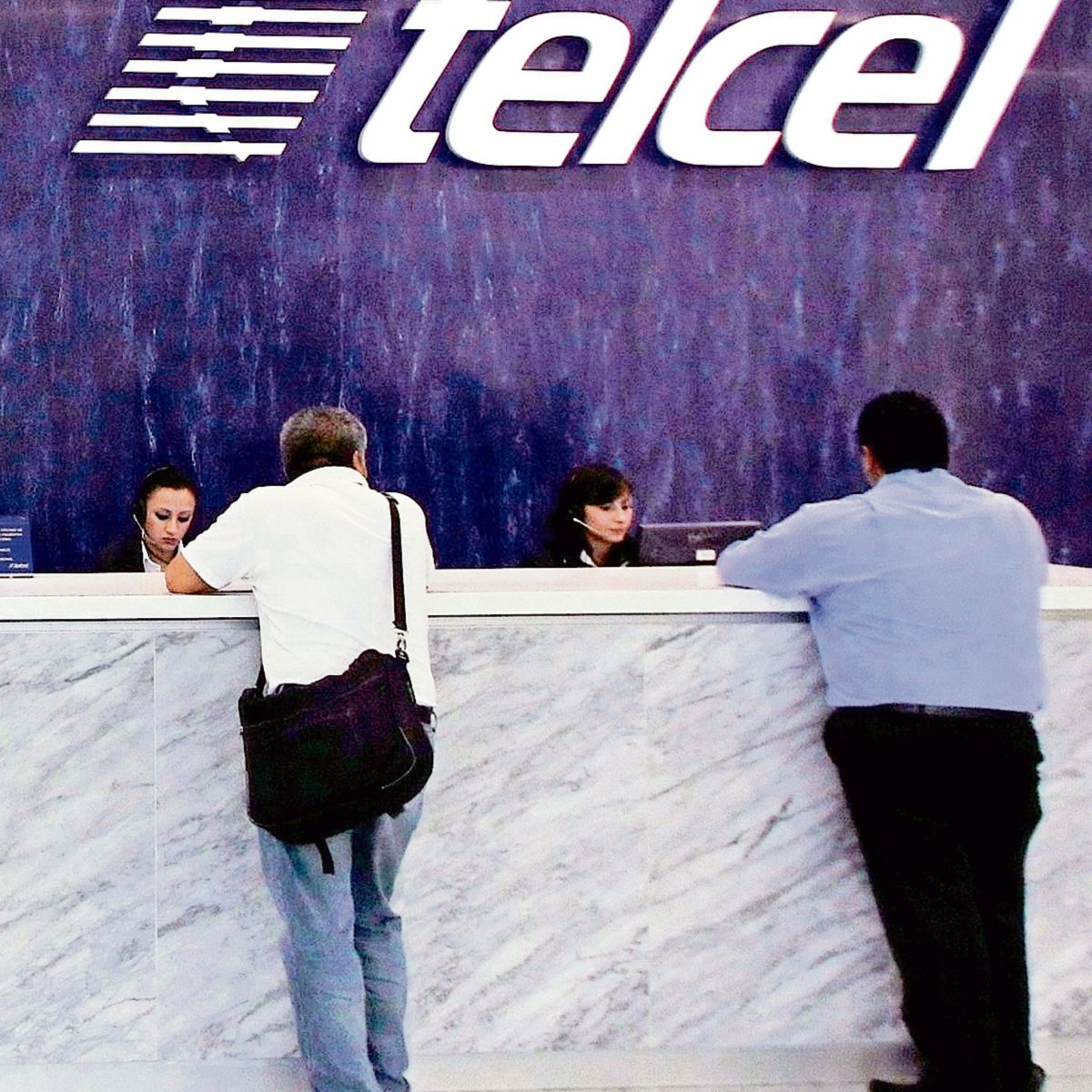 Acepta Telcel falla por corte de fibra óptica de Telmex