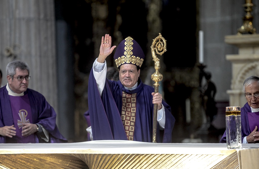 La familia no es un invento humano: Cardenal