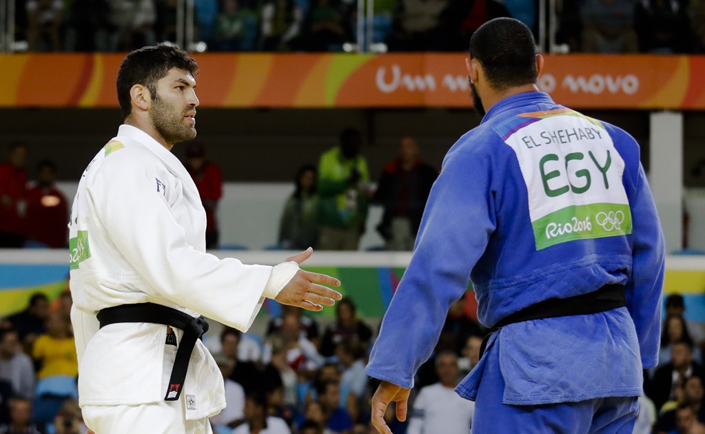 Egipcio desdeña saludo de israelí en judo