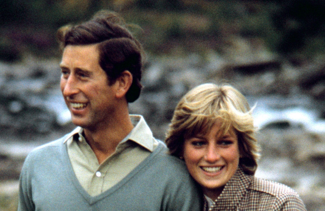 El rey Carlos se asocia con Chanel, marca que la princesa Diana rechazaba