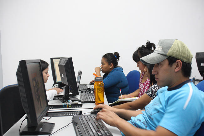 UAQ podría prestar computadoras a estudiantes que carecen de equipo