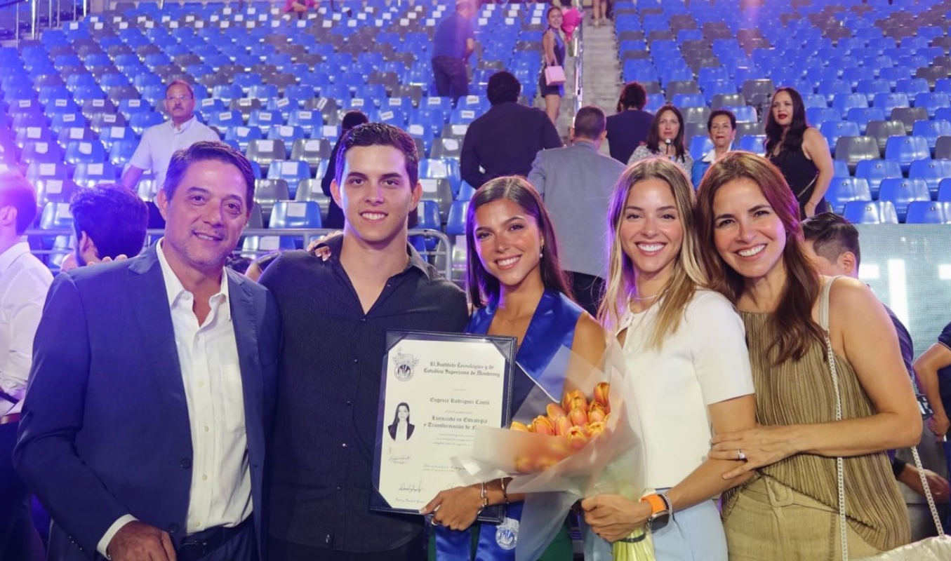 Mariana Rodríguez Cantú celebra la graduación de su hermana Eugenia