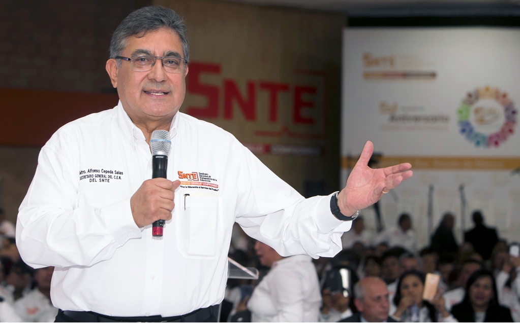 Líder del SNTE se reúne con maestros indígenas en Chiapas para atender basificaciones