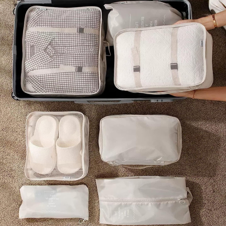 Maleta de equipaje perfectamente organizada con el kit 12 en 1